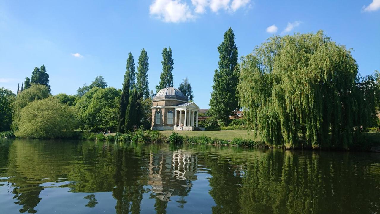 Tulana Taggs - Floating Home On Idyllic Island Hampton Hill Exterior photo